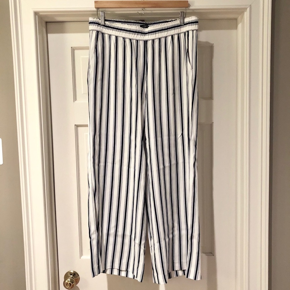 LOFT | Wide Leg White/Navy Striped Fluid Pants - M
